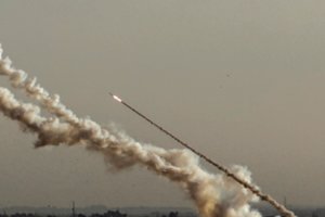 Hezbollah“ ir „Hamas“ šeštadienį paleido raketas į Izraelio pozicijas, siekdami atkeršyti už išpuolį