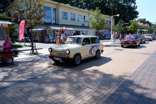 Išskirtinių automobilių „Memel Motor Fest“ paradas.<br> A.Noreikos nuotr.