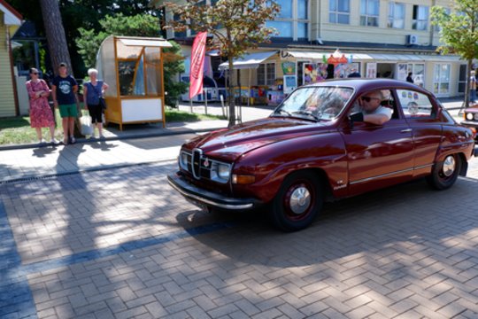 Išskirtinių automobilių „Memel Motor Fest“ paradas.<br> A.Noreikos nuotr.