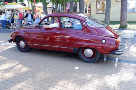 Išskirtinių automobilių „Memel Motor Fest“ paradas.<br> A.Noreikos nuotr.