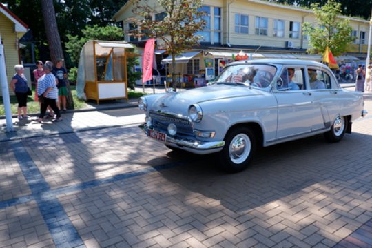 Išskirtinių automobilių „Memel Motor Fest“ paradas.<br> A.Noreikos nuotr.