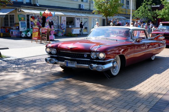 Išskirtinių automobilių „Memel Motor Fest“ paradas.<br> A.Noreikos nuotr.