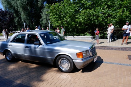 Išskirtinių automobilių „Memel Motor Fest“ paradas.<br> A.Noreikos nuotr.