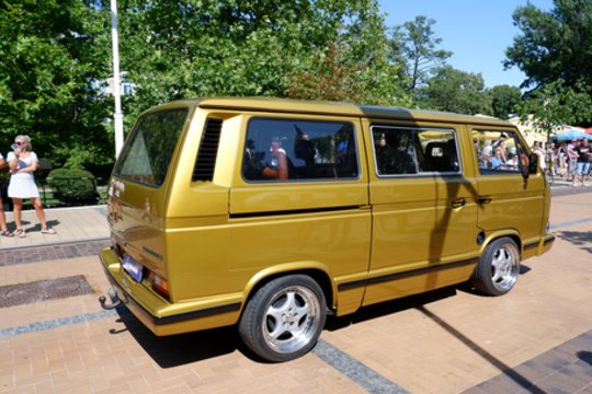 Išskirtinių automobilių „Memel Motor Fest“ paradas.<br> A.Noreikos nuotr.