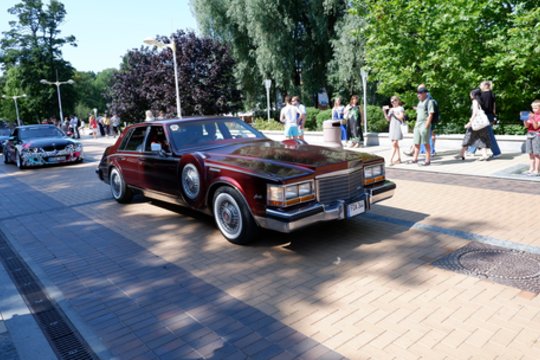 Išskirtinių automobilių „Memel Motor Fest“ paradas.<br> A.Noreikos nuotr.