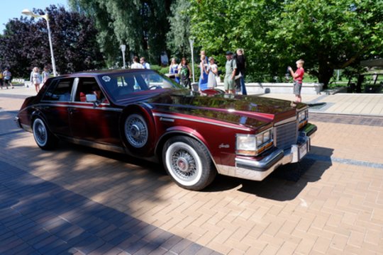 Išskirtinių automobilių „Memel Motor Fest“ paradas.<br> A.Noreikos nuotr.