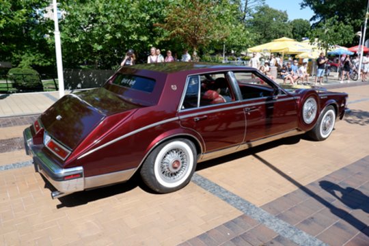 Išskirtinių automobilių „Memel Motor Fest“ paradas.<br> A.Noreikos nuotr.