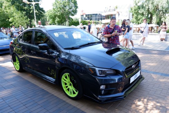 Išskirtinių automobilių „Memel Motor Fest“ paradas.<br> A.Noreikos nuotr.