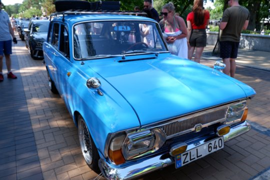 Išskirtinių automobilių „Memel Motor Fest“ paradas.<br> A.Noreikos nuotr.