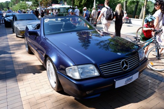 Išskirtinių automobilių „Memel Motor Fest“ paradas.<br> A.Noreikos nuotr.