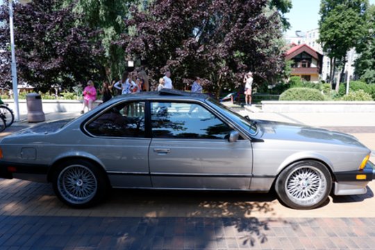 Išskirtinių automobilių „Memel Motor Fest“ paradas.<br> A.Noreikos nuotr.