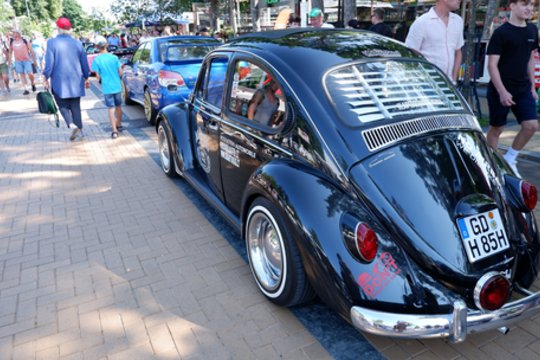 Išskirtinių automobilių „Memel Motor Fest“ paradas.<br> A.Noreikos nuotr.