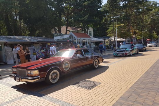 Išskirtinių automobilių „Memel Motor Fest“ paradas.<br> J.Noreikienės nuotr.