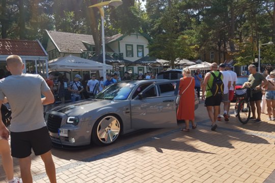 Išskirtinių automobilių „Memel Motor Fest“ paradas.<br> J.Noreikienės nuotr.