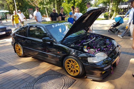 Išskirtinių automobilių „Memel Motor Fest“ paradas.<br> J.Noreikienės nuotr.