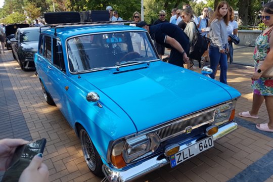 Išskirtinių automobilių „Memel Motor Fest“ paradas.<br> J.Noreikienės nuotr.