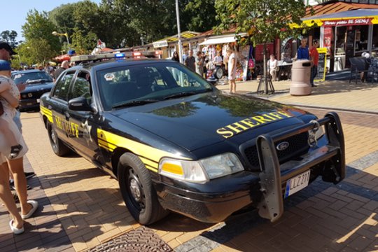 Išskirtinių automobilių „Memel Motor Fest“ paradas.<br> J.Noreikienės nuotr.