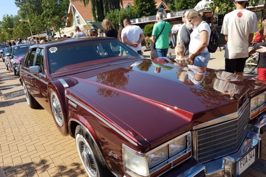 Išskirtinių automobilių „Memel Motor Fest“ paradas.<br> J.Noreikienės nuotr.