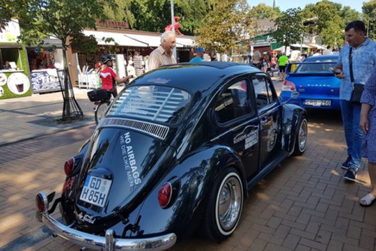 Išskirtinių automobilių „Memel Motor Fest“ paradas.<br> J.Noreikienės nuotr.