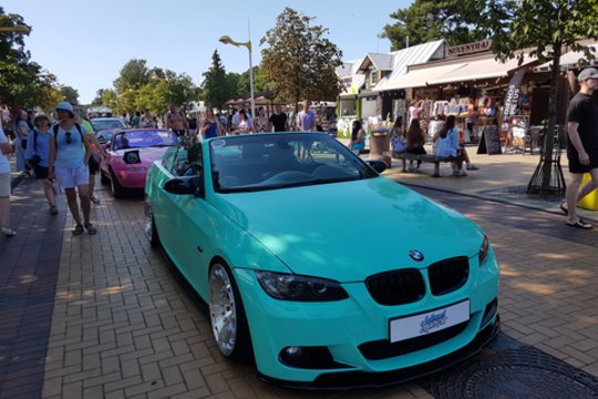 Išskirtinių automobilių „Memel Motor Fest“ paradas.<br> J.Noreikienės nuotr.