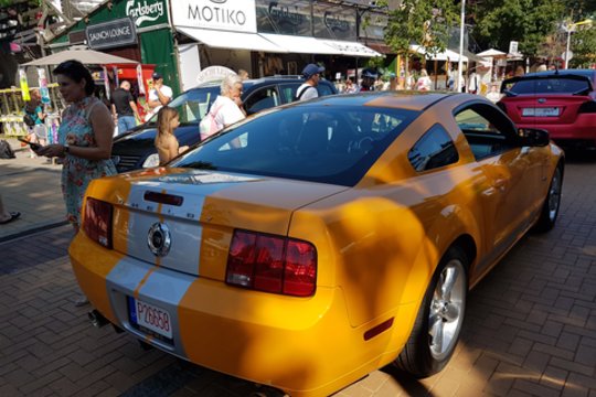 Išskirtinių automobilių „Memel Motor Fest“ paradas.<br> J.Noreikienės nuotr.