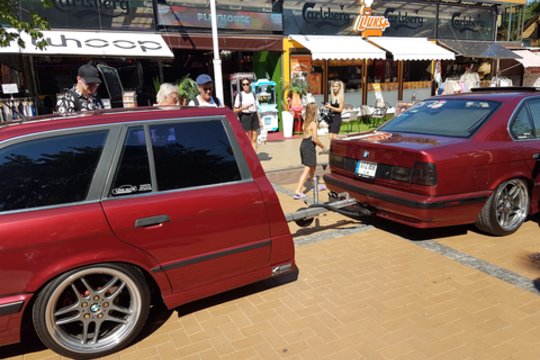 Išskirtinių automobilių „Memel Motor Fest“ paradas.<br> J.Noreikienės nuotr.