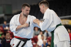 Tokijuje skambėjo Lietuvos vardas: pilno kontakto karatė „Čempionų čempiono“ turnyre – E. Gužausko ir B. Gustaitytės žygiai į finalus