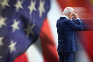 „Atlantic Council“ ekspertas: J. Bideno pasitraukimas keičia visą JAV prezidento rinkimų dinamiką