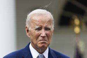 J. Bideno pasitraukimas iš JAV prezidento rinkimų: mįslinga B. Obamos žinutė ir per dieną demokratų surinkta įspūdinga suma
