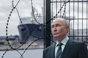 Rusija slapta stiprina savo „šešėlinį laivyną“: ko siekia V. Putinas ir kokias grėsmes tai kelia