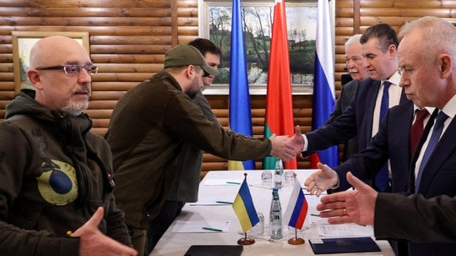 Po V. Zelenskio pozicijos dėl derybų – Kremliaus reakcija: esą tai geriau nei kovoti iki paskutinio ukrainiečio