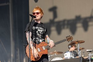 Paaiškėjo, kas apšildys Edo Sheerano koncertus Kaune