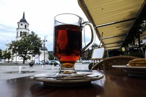 Arbatos mėgėjams – žinia dėl kainų: augintojai susiduria su sunkumais, tai jau jaučia ir Lietuva