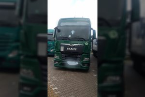 Netikėtas reginys vilkiko kabinoje nustebino visko mačiusį vairuotoją: „Viskam turi būti vieta ir laikas“