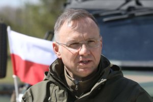 Migracijos spaudimą prie Lenkijos sienos greičiausiai sumažino A. Dudos vizitas Kinijoje