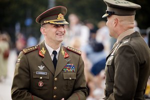 Vilniaus Katedros aikštėje prisiekė naujasis kariuomenės vadas R. Vaikšnoras