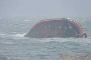 Prie Manilos krantų apvirto Filipinų tanklaivis, gabenęs 1,4 mln. litrų mazuto