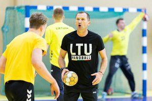 Prie „Amber“ klubo vairo stojęs Gintaras Savukynas: „Norėtųsi, kad komanda savo braižu artėtų prie europinio rankinio“