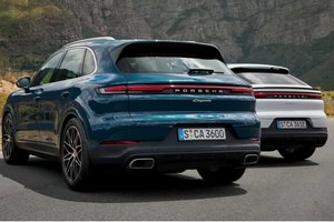 „Porsche“ keičia elektrifikacijos planus: įtakos turėjo vieno modelio pardavimų smukimas