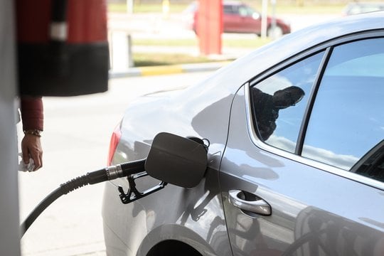 Per pastarąją savaitę Lietuvoje benzino vidutinė kaina nukrito 0,7 proc., o dyzelino – 0,6 procento.