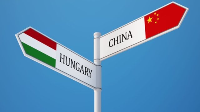 Sunkioje finansinėje padėtyje atsidūrusi Vengrija sudarė sandorį: iš Kinijos pasiskolino milijardą eurų