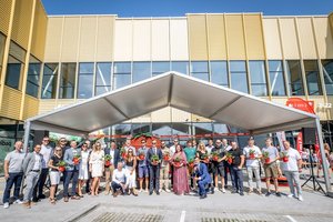 The first Urban HUB business city opens, setting a record