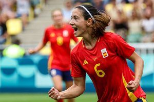 Moterų olimpinio futbolo šventė prasidėjo: pasaulio čempionės ir kanadietės pirmenybes pradėjo vienodai