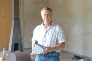 Skulptorius savo namų studiją pavertė laikina meno galerija: kūriniuose – daugybė prasmių