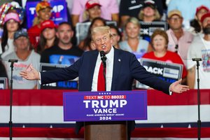 D. Trumpas nesutiks surengti debatų su K. Harris, kol demokratai neapsispręs dėl savo kandidato