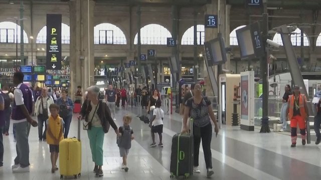 Kita Paryžiaus olimpinių žaidynių pusė: piktavaliai nusitaikė į traukinių tinklą ir smarkiai sutrikdė eismą