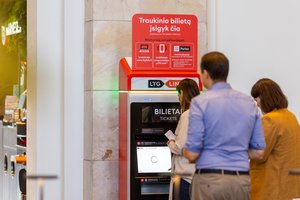 Žiniasklaida: nuo vasaros pabaigos nebeliks traukinių bilietų kasų, keliautojai juos galės pirkti internetu ar bilietomatuose