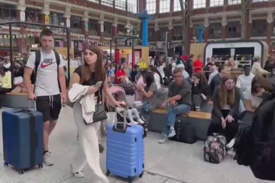 Po sabotažo prieš Prancūzijos geležinkelių sistemą – panika ir chaosas tarp keleivių