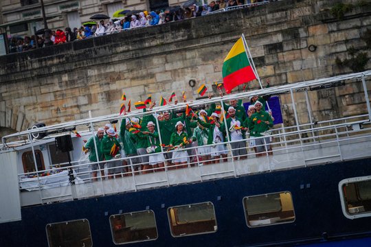 Lietuvos delegacija olimpinių žaidynių atidarymo ceremonijoje<br>Kipro Štreimikio/LTOK nuotr.