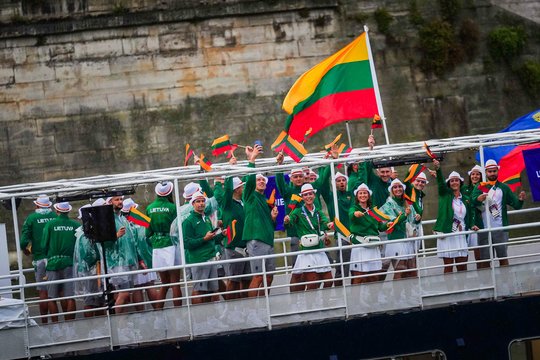 Lietuvos delegacija olimpinių žaidynių atidarymo ceremonijoje<br>Kipro Štreimikio/LTOK nuotr.